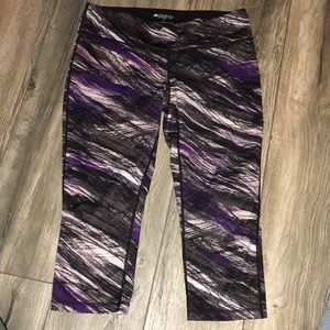Ideology Workout Capris. Size L